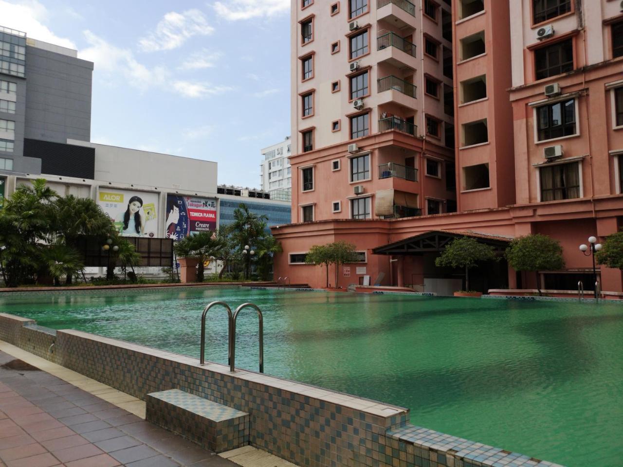 Marina Court Luxury Penthouse Aparthotel Kota Kinabalu Exterior photo