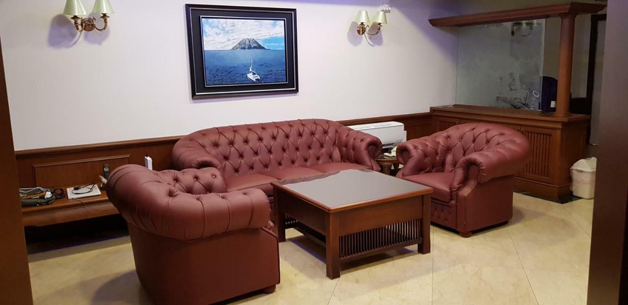 Marina Court Luxury Penthouse Aparthotel Kota Kinabalu Exterior photo