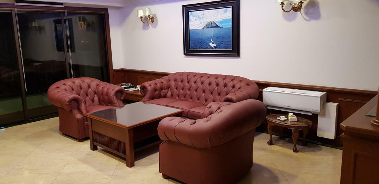 Marina Court Luxury Penthouse Aparthotel Kota Kinabalu Exterior photo